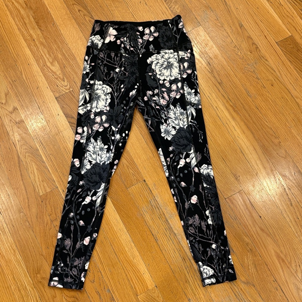 NWOT Victoria's Secret Black and White Floral workout pant
